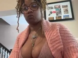 Kharmen2  live sex cam