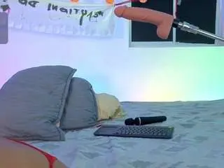 Lucie-petite  live sex cam