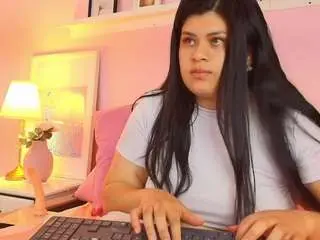 Madiwalkr  live sex cam