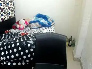 Jullymessyy  live sex cam