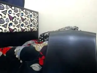 Jullymessyy  live sex cam