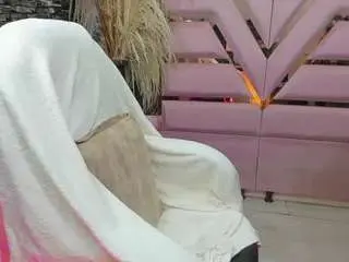 Lyaross19  live sex cam