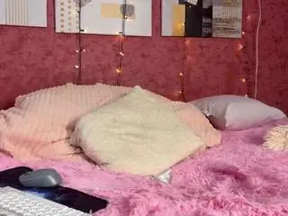Slyfoxtales  live sex cam
