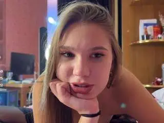 Slyfoxtales  live sex cam