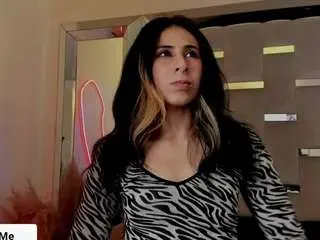 Saraa-fox  live sex cam