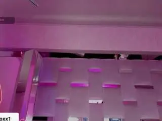 Saraa-fox  live sex cam