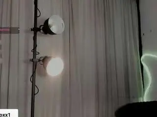 Saraa-fox  live sex cam
