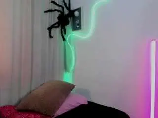 Saraa-fox  live sex cam