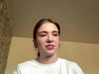 Karinjoyner  live sex cam