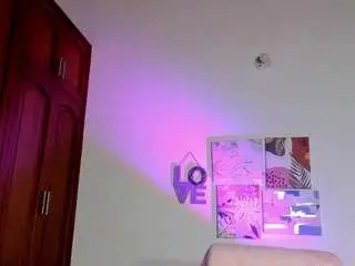 Hellzel-moon  live sex cam