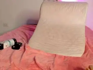 Hellzel-moon  live sex cam