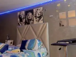 Sexyzoee  live sex cam