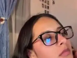 Soyvaness  live sex cam