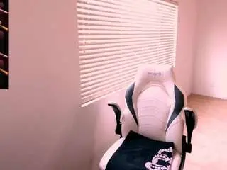Britteebee  live sex cam