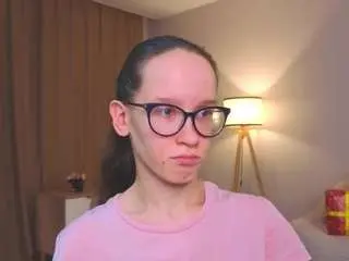 Lynettebails  live sex cam