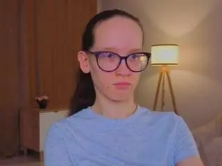 Lynettebails  live sex cam