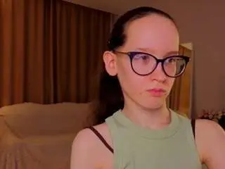 Lynettebails  live sex cam