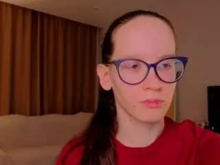 Lynettebails  live sex cam