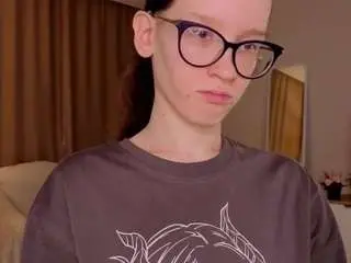 Lynettebails  live sex cam