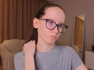 Lynettebails  live sex cam