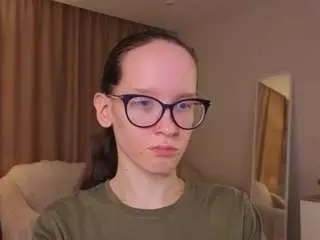 Lynettebails  live sex cam