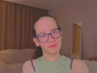 Lynettebails  live sex cam