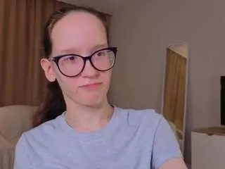 Lynettebails  live sex cam