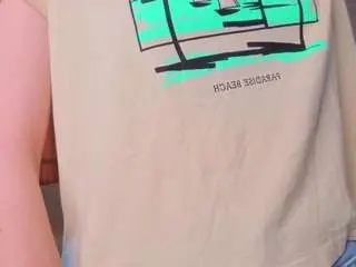 Lynettebails  live sex cam