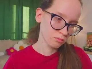 Lynettebails  live sex cam