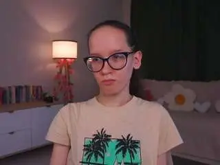Lynettebails  live sex cam