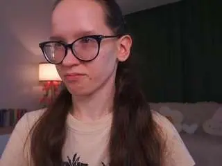 Lynettebails  live sex cam