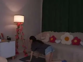 Lynettebails  live sex cam