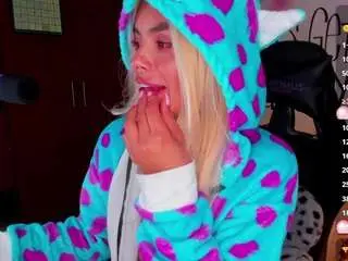 Lyannaa  live sex cam