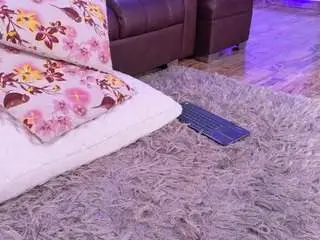 Lara-giraldo  live sex cam