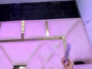 Vanelin18  live sex cam