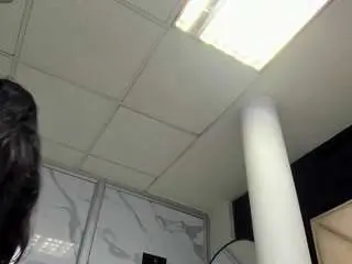 Vanelin18  live sex cam