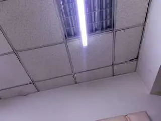 Vanelin18  live sex cam