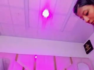 Vanelin18  live sex cam