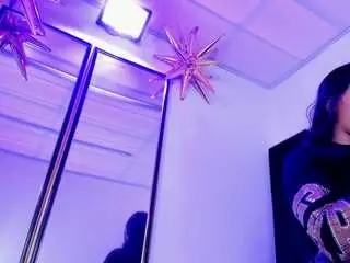 Vanelin18  live sex cam