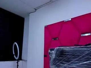 Vanelin18  live sex cam