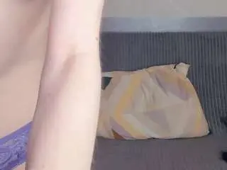 Loriurie  live sex cam