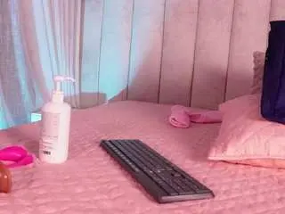 Celeste-moonxx  live sex cam