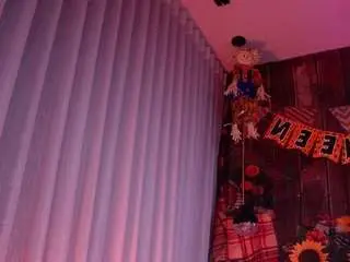 Celeste-moonxx  live sex cam