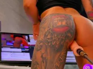 Your-fucktoy  live sex cam