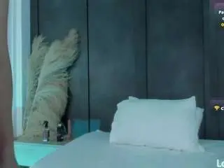 Elaia-bridge  live sex cam