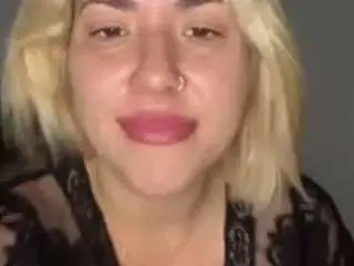 Lizzieisdone  live sex cam