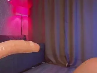 Tracytayloo  live sex cam