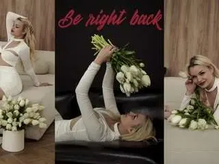 Tracytayloo  live sex cam