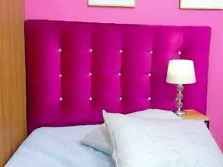 Petitelittleebonyy  live sex cam