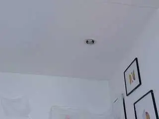 Petitelittleebonyy  live sex cam